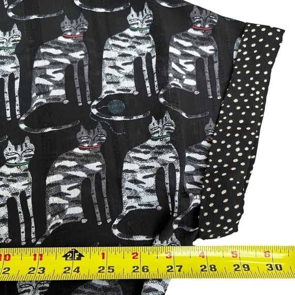 Fresh Fx Cat Pattern Short Sleeve Blouse EUC - Picture 6 of 10